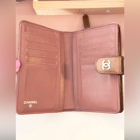 RARE Chanel Patent Leather Wallet - Picture 5 of 10